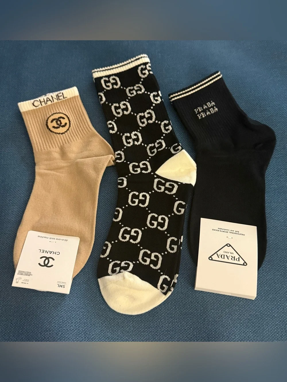 Luxury 3 pairs Logo Crew Socks Black & Beige small - medium new